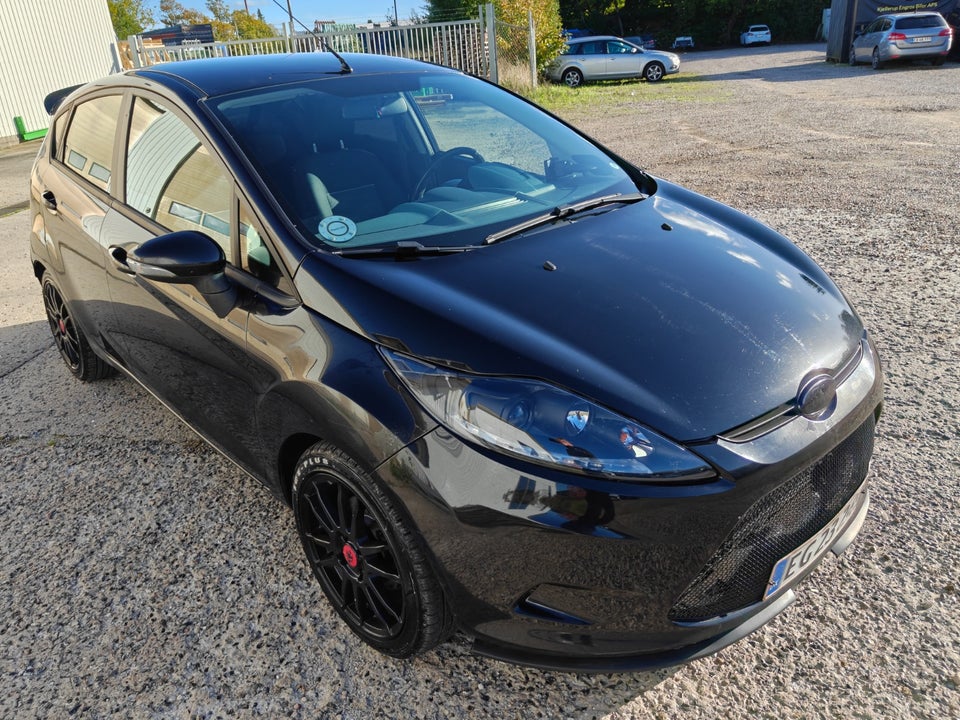 Ford Fiesta 1,4 TDCi 70 Titanium 5d