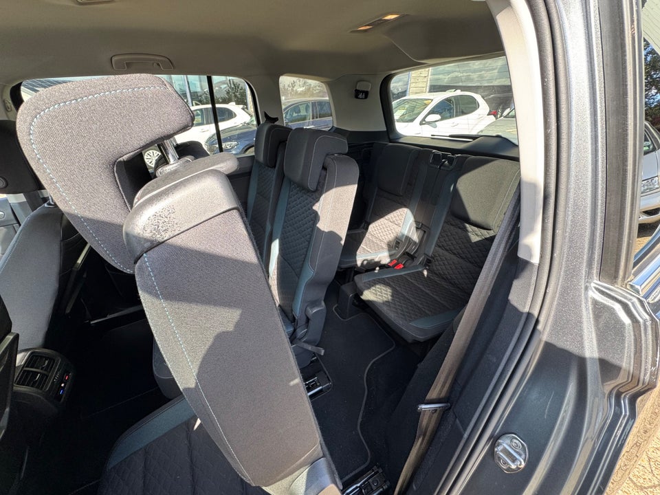 VW Touran 1,6 TDi 115 IQ.Drive DSG 7prs 5d