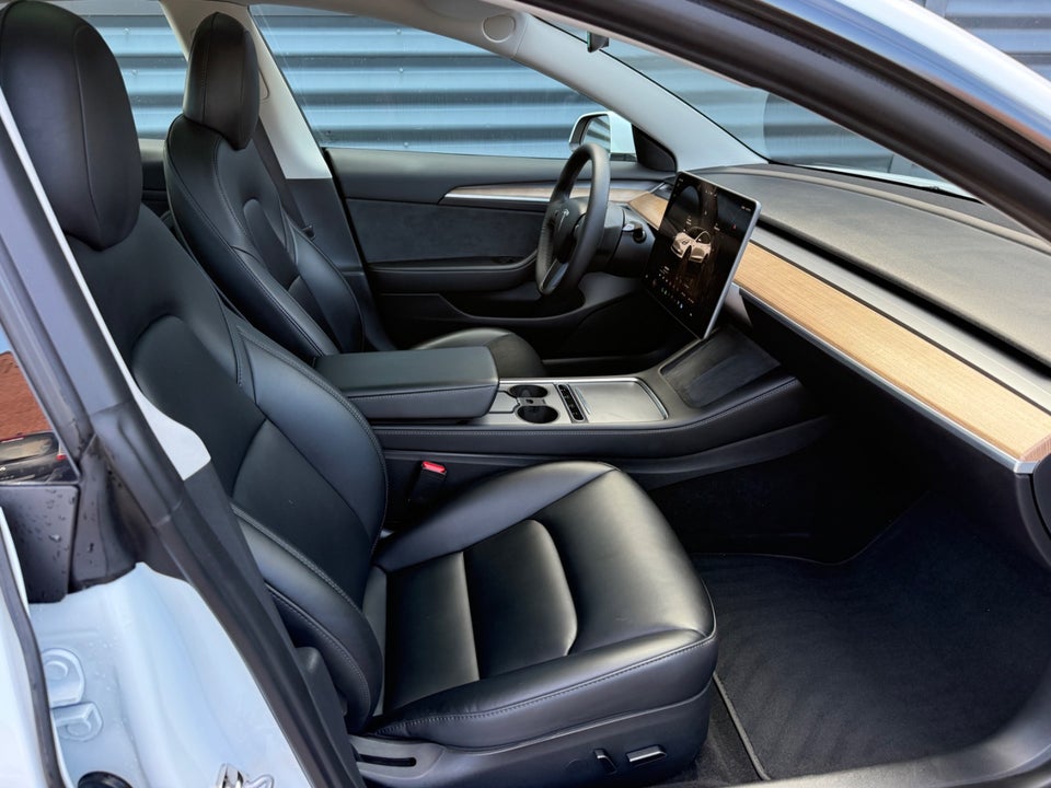 Tesla Model 3 RWD 4d