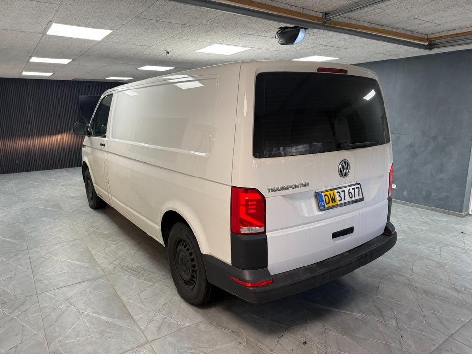 VW Transporter 2,0 TDi 110 Kassevogn lang