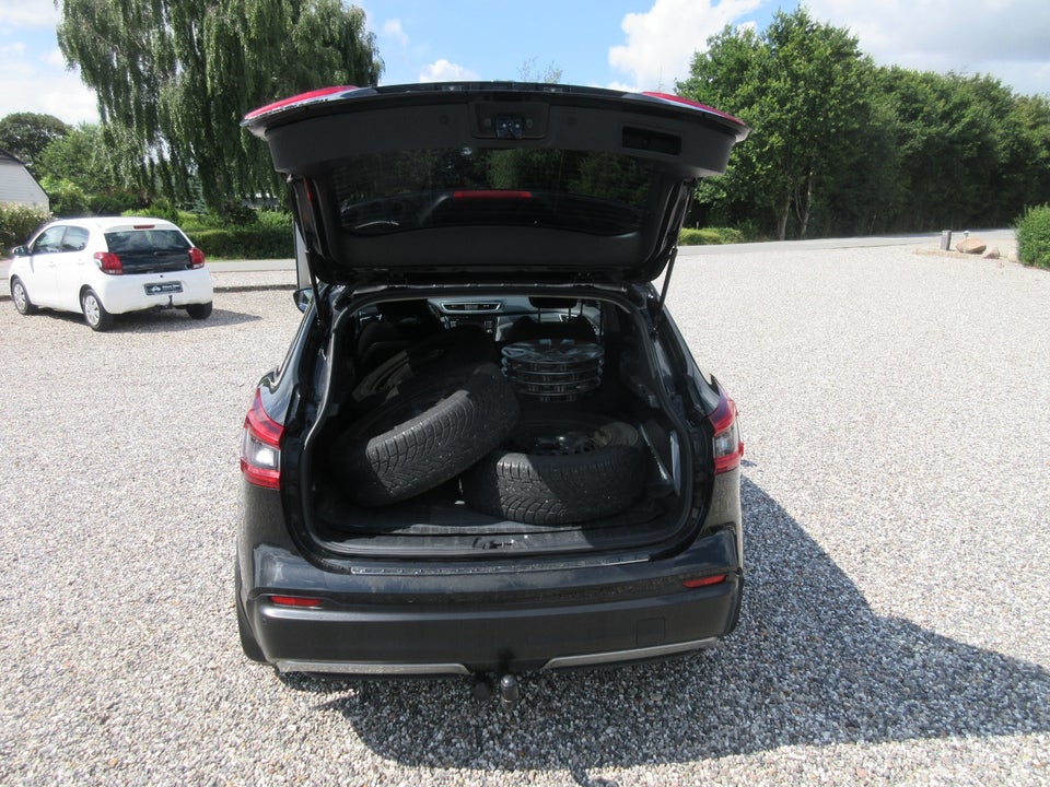 Nissan Qashqai 1,3 Dig-T 140 N-Connecta 5d