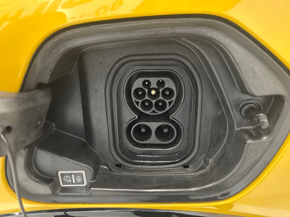 Peugeot e-208 50 GT 5d