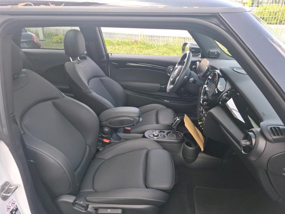 MINI Cooper SE Classic Trim 3d