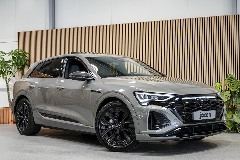 Audi Q8 e-tron 55 S-line quattro 5d
