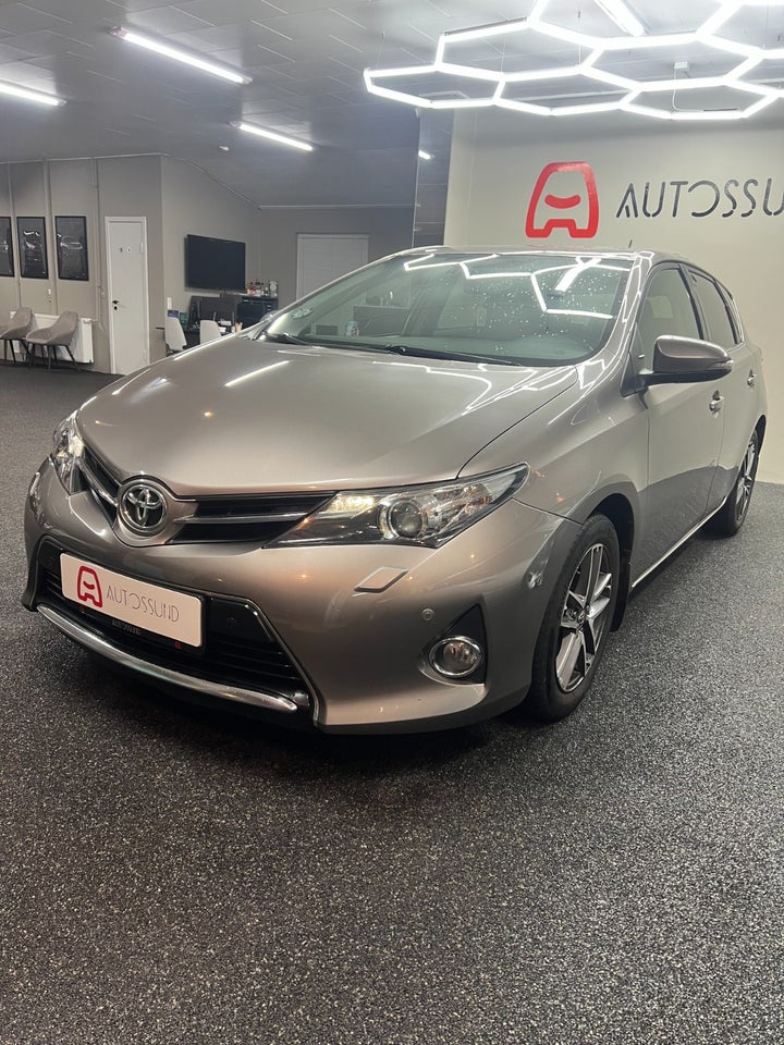 Toyota Auris 1,4 D-4D T2 Premium 5d