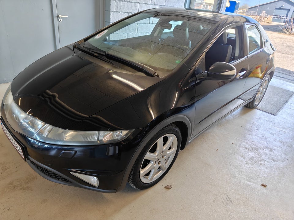 Honda Civic 1,8 Executive 5d