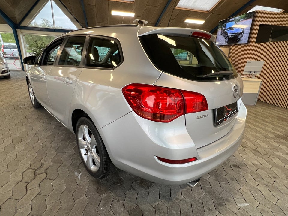 Opel Astra 1,4 T 140 Enjoy Sports Tourer 5d