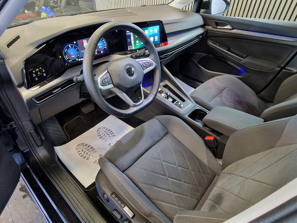 VW Golf VIII 1,4 eHybrid DSG 5d
