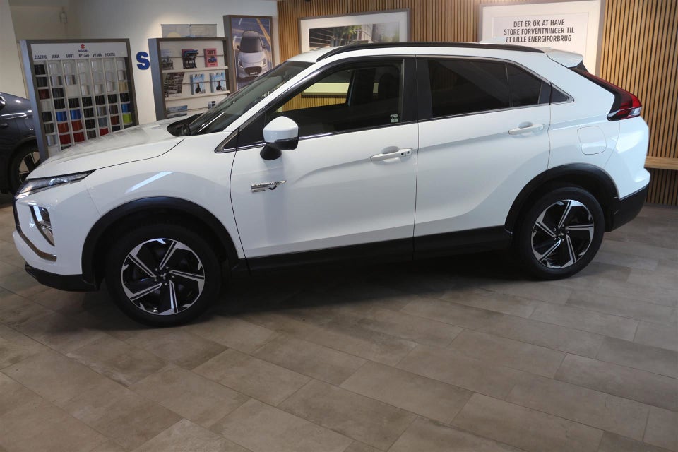 Mitsubishi Eclipse Cross 2,4 PHEV Intense CVT 4WD 5d