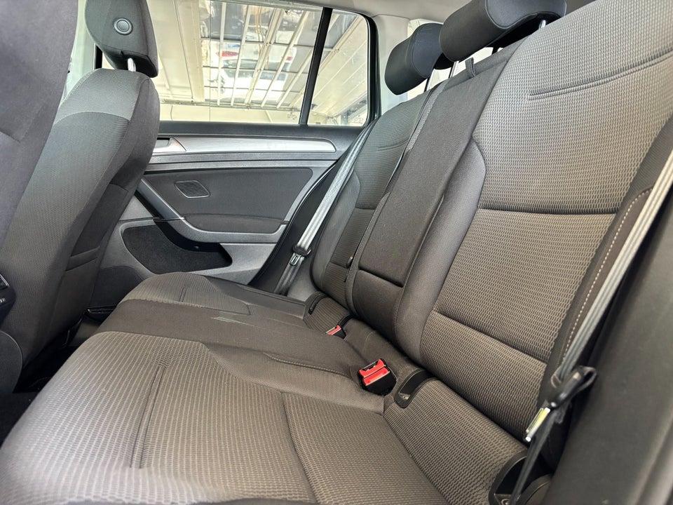 VW Golf VII 1,5 TSi 130 Comfortline Variant DSG 5d