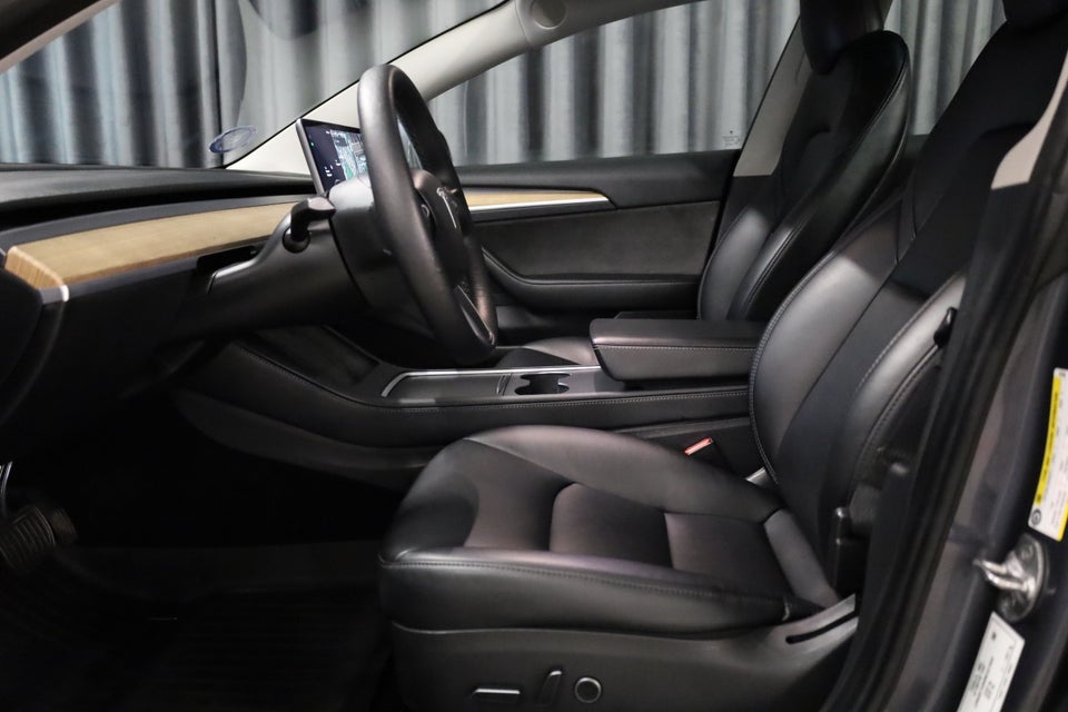 Tesla Model 3 Long Range AWD 4d