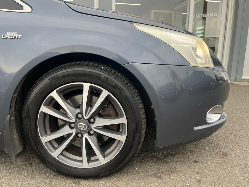 Toyota Avensis 2,2 D-CAT 150 T2 stc. aut. 5d