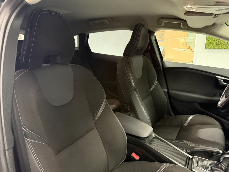 Volvo V40 1,6 D2 115 Momentum aut. 5d