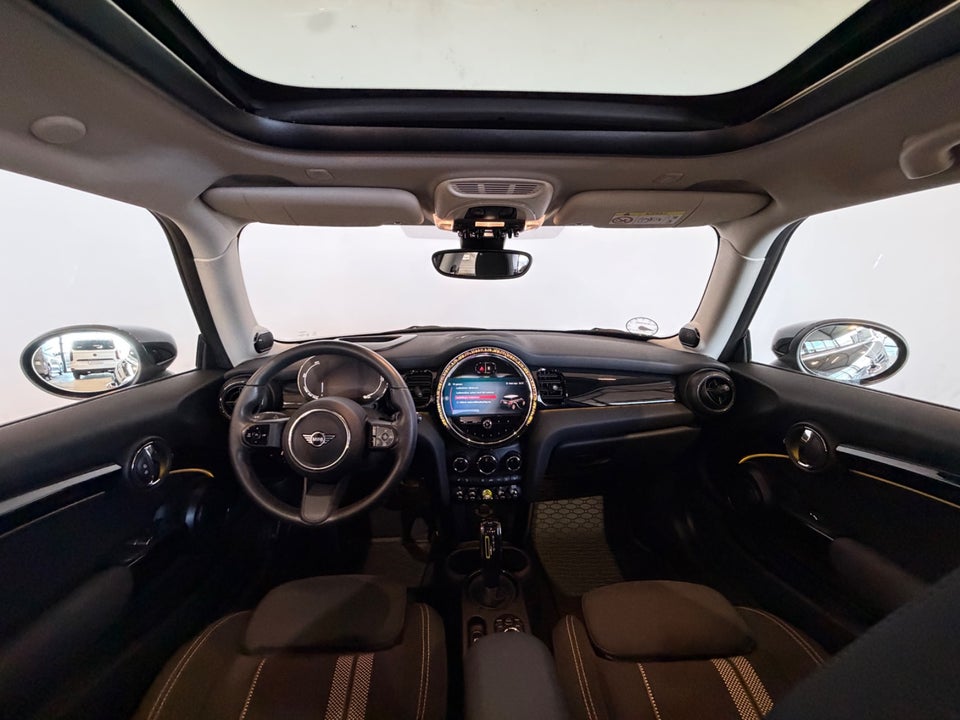 MINI Cooper SE Essential 3d