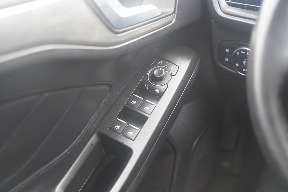 Ford Focus 1,0 EcoBoost mHEV Titanium stc. 5d