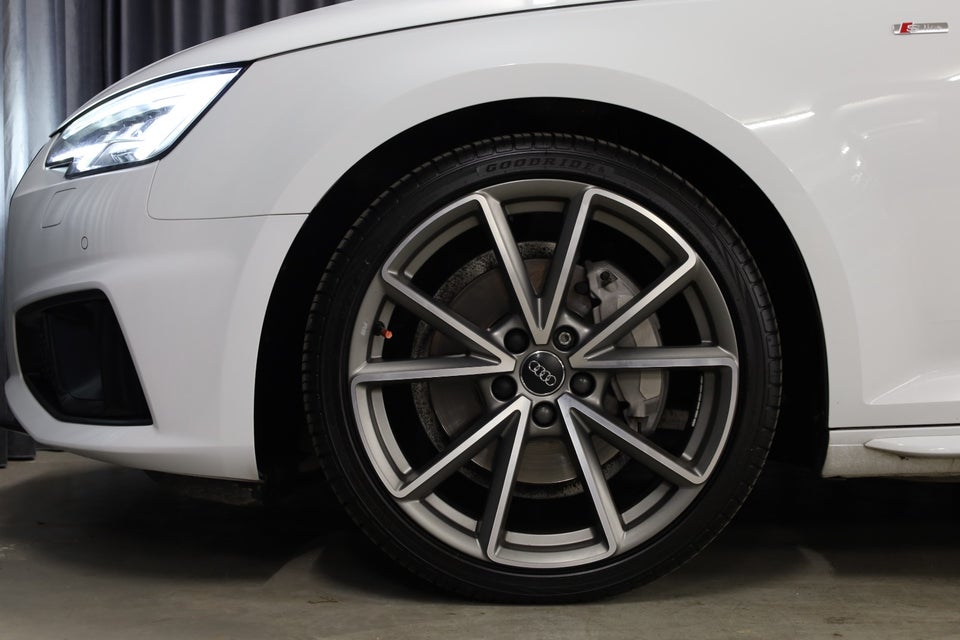 Audi A4 40 TDi S-line Sport Avant S-tr. 5d