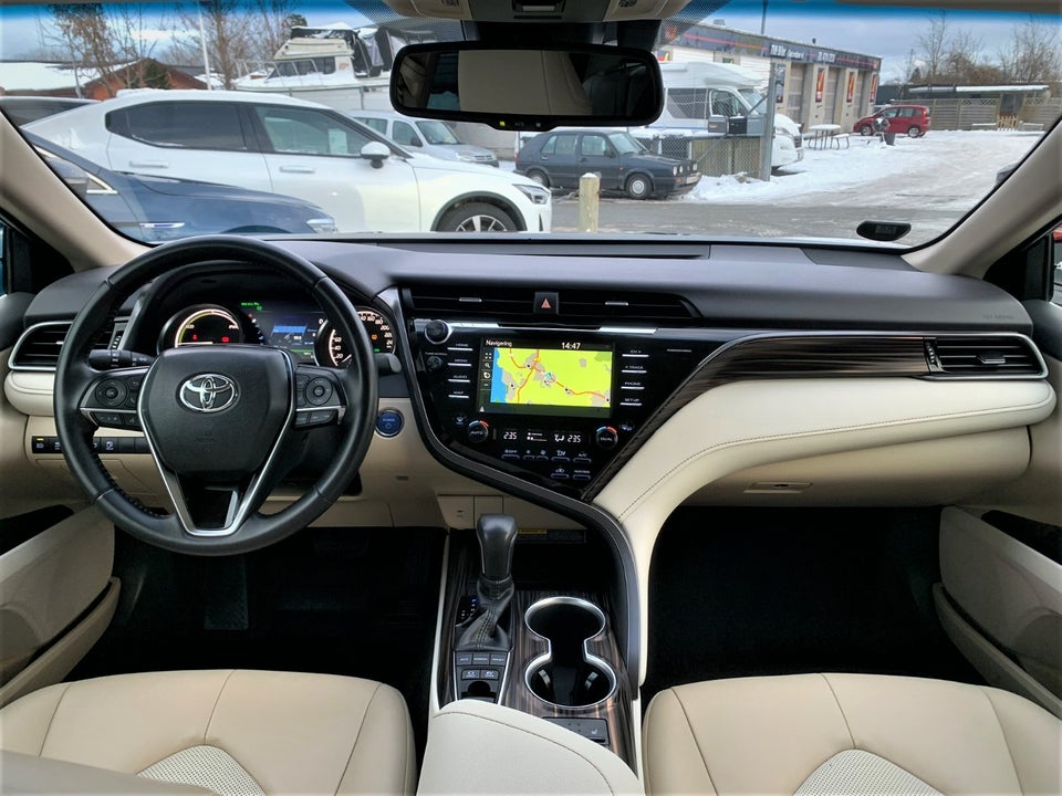 Toyota Camry 2,5 Hybrid H3 Executive CVT 4d