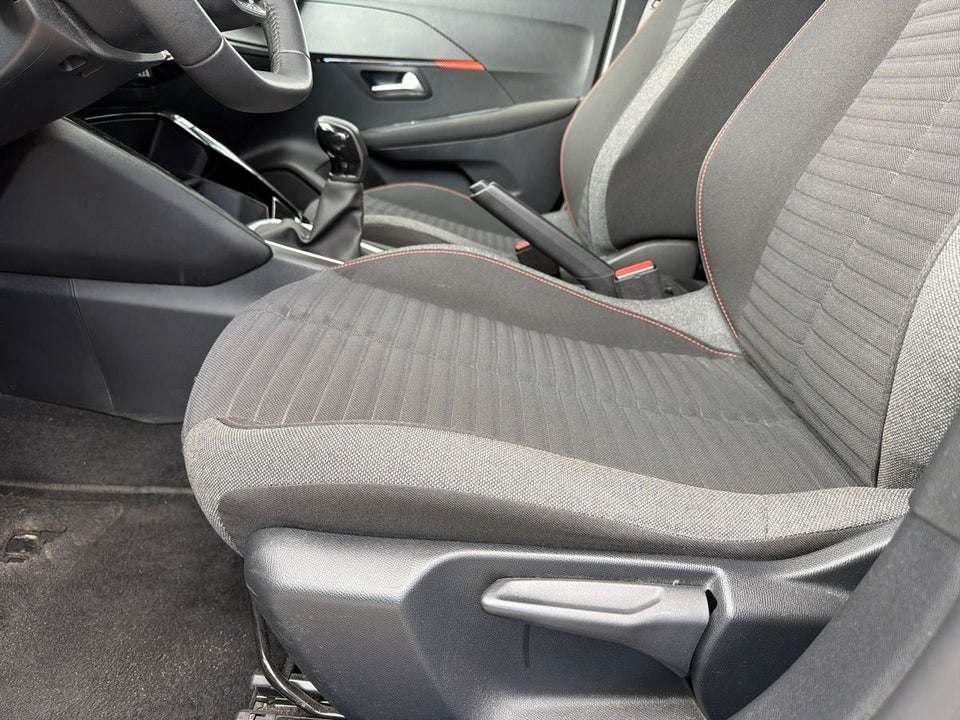 Peugeot 208 1,2 PureTech 75 Black Limited 5d