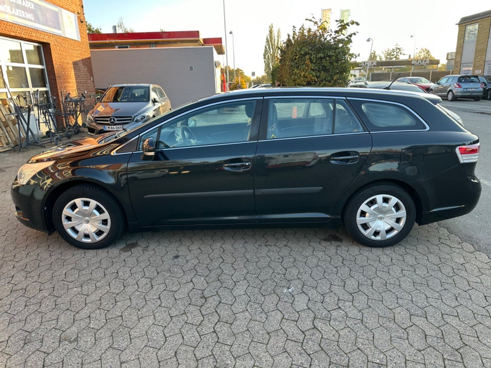 Toyota Avensis 1,8 VVT-i T2 stc. 5d