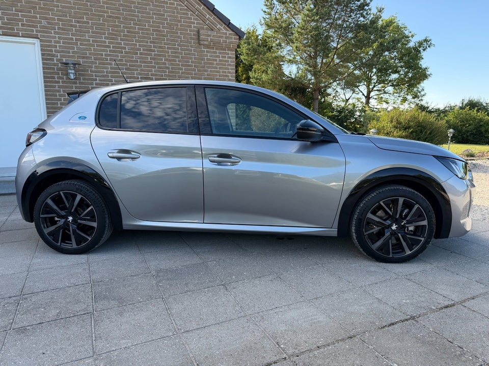 Peugeot e-208 50 GT 5d