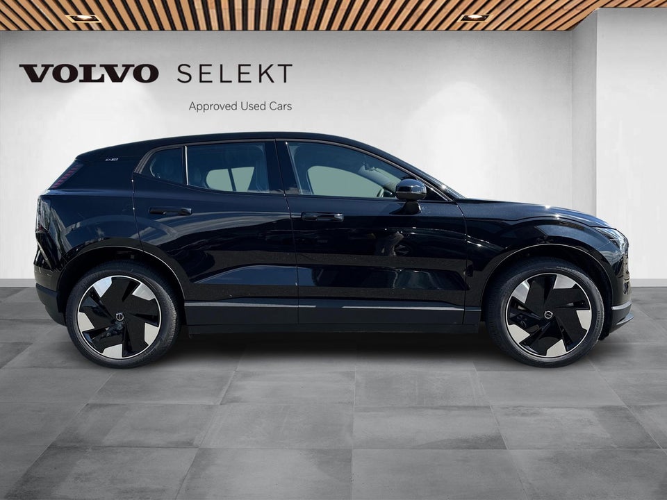 Volvo EX30 Extended Range Plus 5d