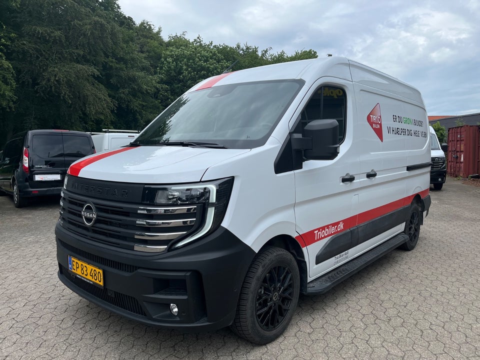 Nissan Interstar 87 L2H2 Tekna Van