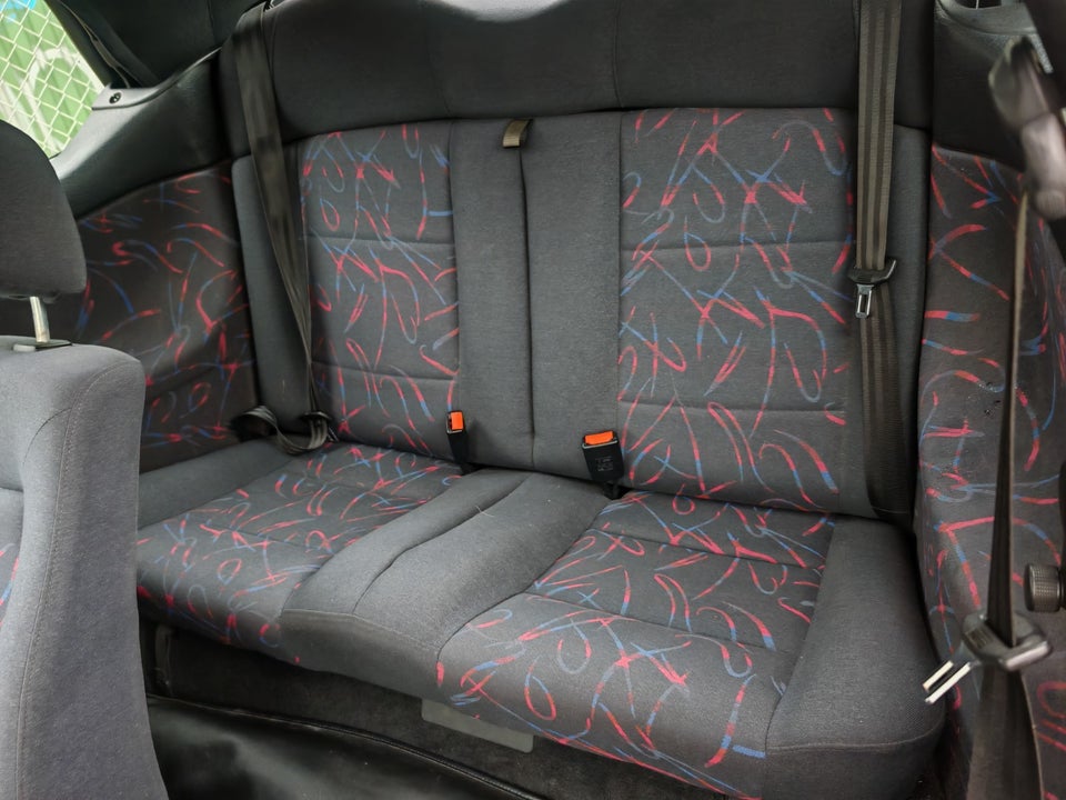 VW Golf III 1,8 Cabriolet 2d