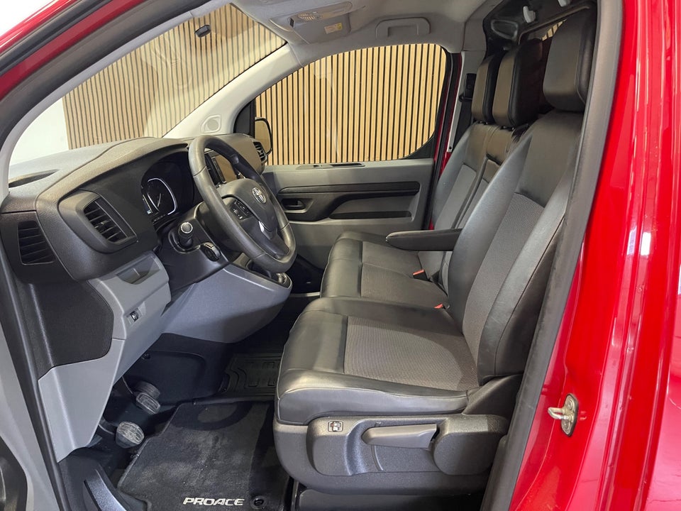 Toyota ProAce 2,0 D 120 Medium Comfort 4d