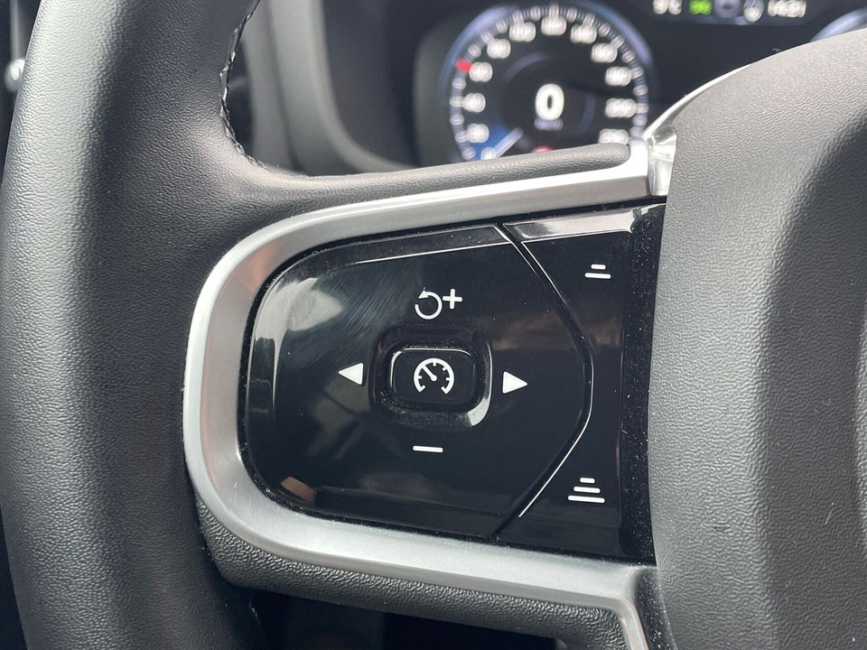 Volvo V60 2,0 T8 ReCharge R-Design aut. AWD 5d