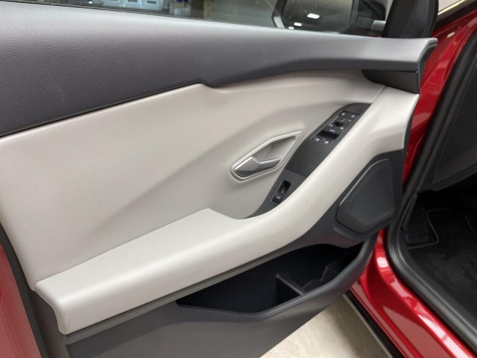 Ford Capri 82 Select Extended Range 5d