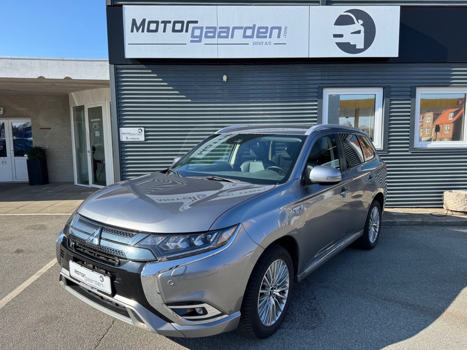 Mitsubishi Outlander 2,4 PHEV Limited CVT 4WD 5d