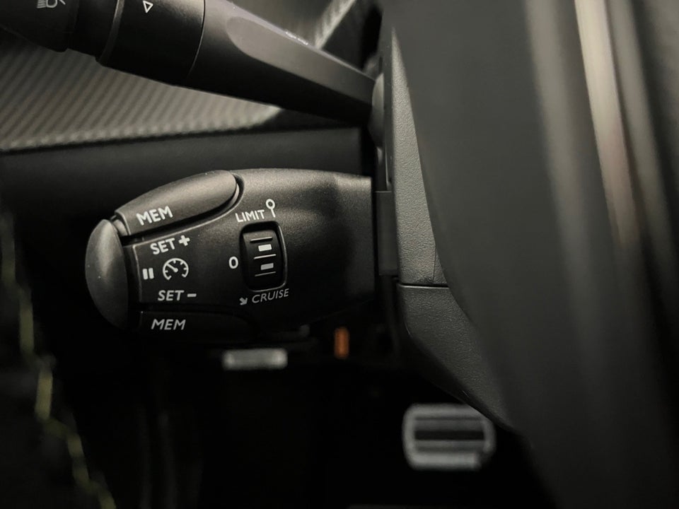 Peugeot e-2008 50 GT 5d