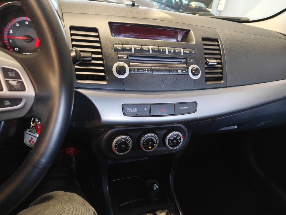 Mitsubishi Lancer 1,8 Invite SportSedan 4d