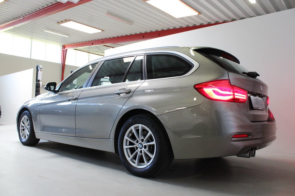 BMW 320i 2,0 Touring Advantage aut. 5d