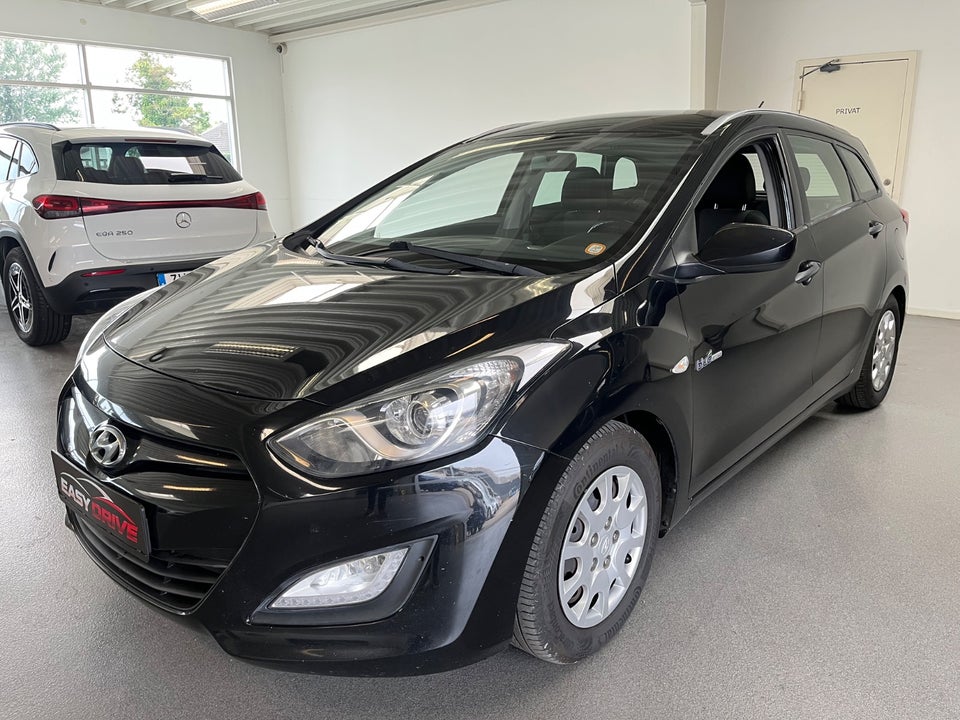 Hyundai i30 1,6 CRDi 110 Comfort CW Eco 5d