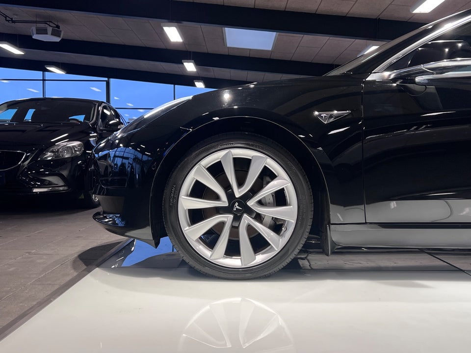 Tesla Model 3 Standard Range+ RWD 4d