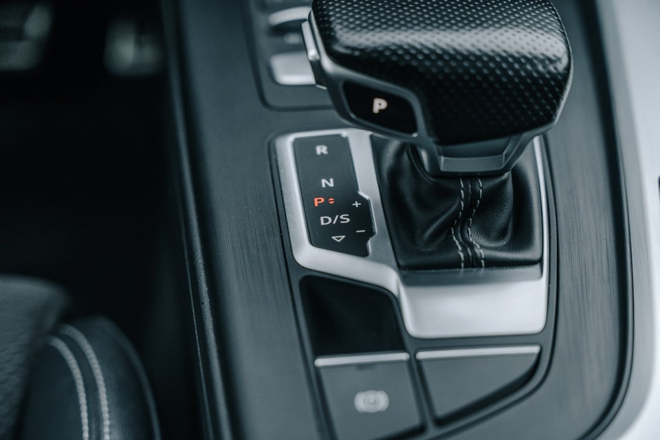 Audi A4 3,0 TDi 272 S-line Avant quattro Tiptr. 5d