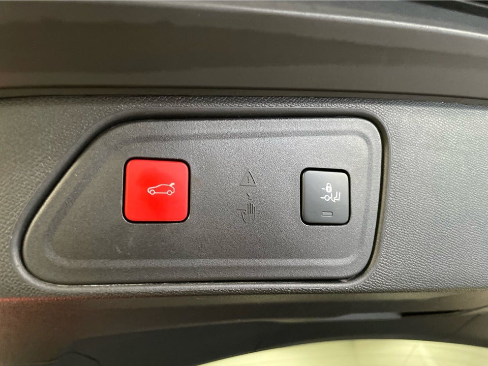 Peugeot 3008 1,5 BlueHDi First Selection EAT8 5d