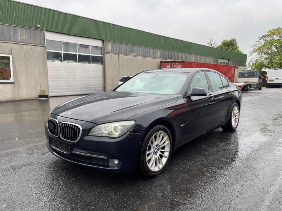 BMW 750i 4,4 aut. 4d