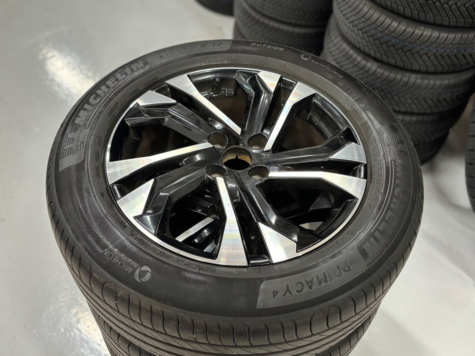 Peugeot 2008 1,2 PureTech 130 Selection Tech EAT8 5d