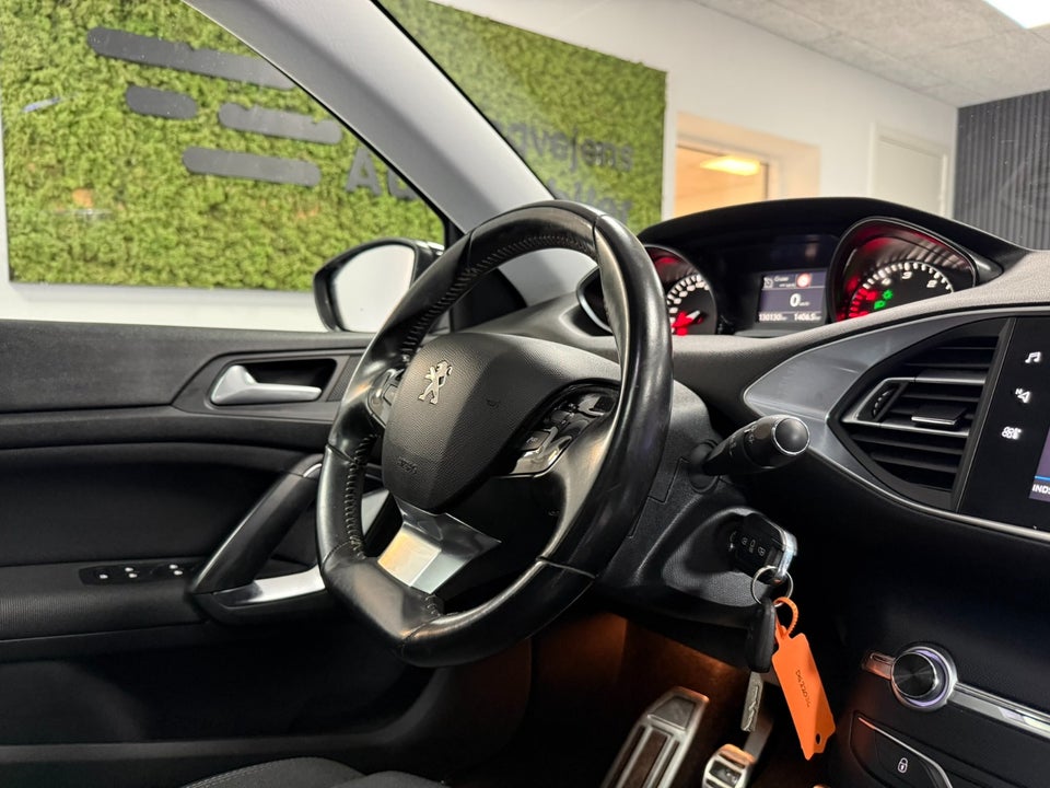 Peugeot 308 1,5 BlueHDi 130 Allure Sky 5d
