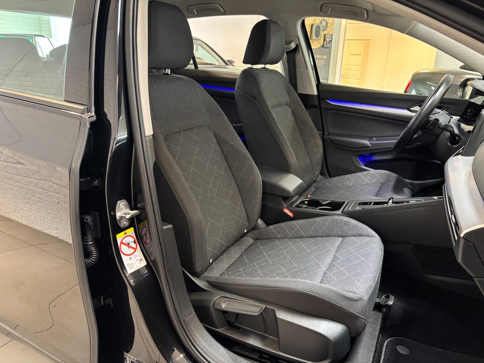 VW Golf VIII 1,5 eTSi 130 Life DSG 5d