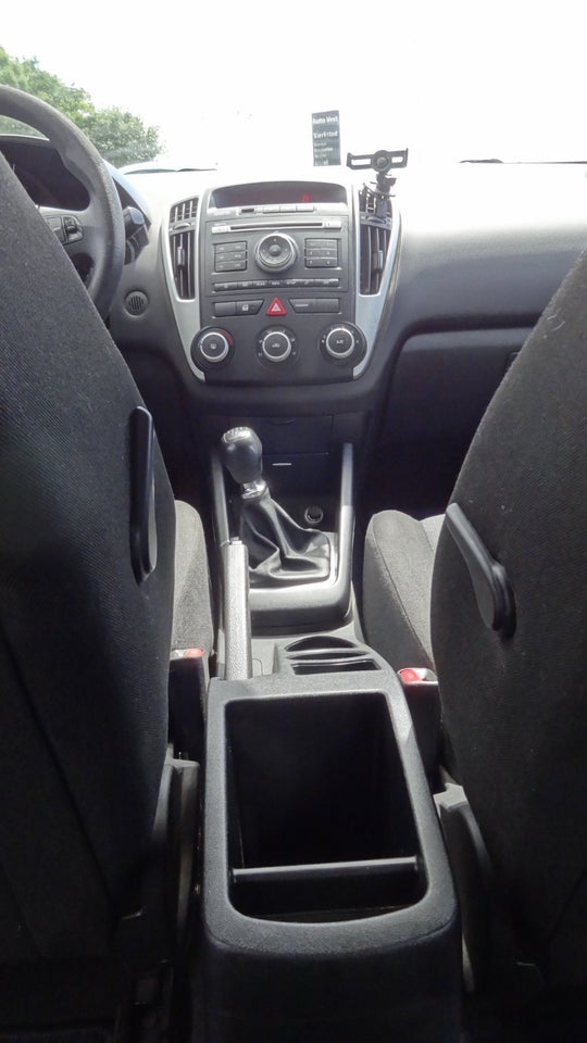 Kia Ceed 1,4 CVVT 90 Celebration 5d