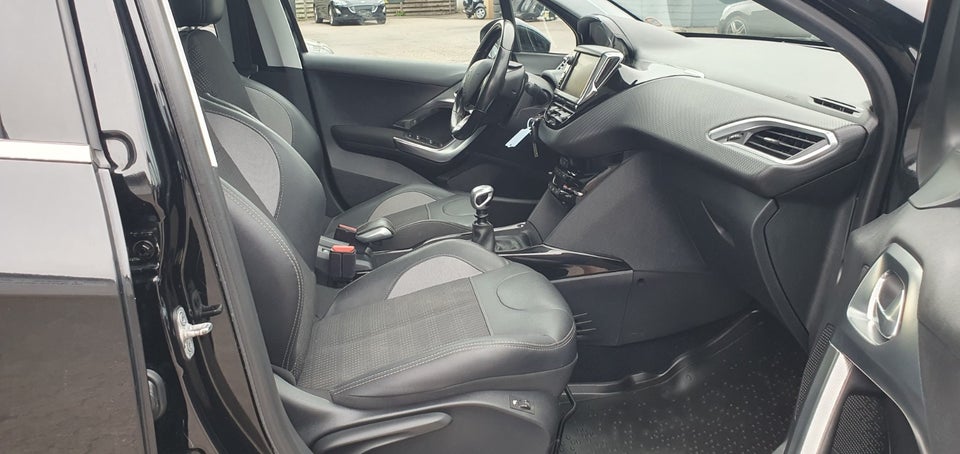 Peugeot 2008 1,2 PureTech 130 Selection Sky 5d
