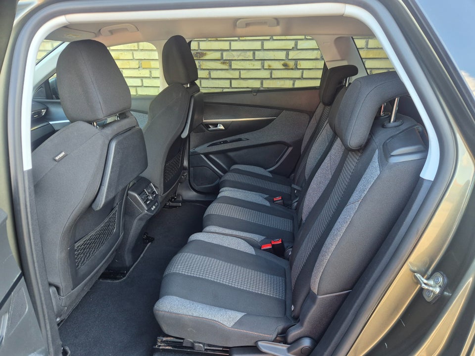 Peugeot 5008 1,2 e-THP 130 Active 7prs 5d