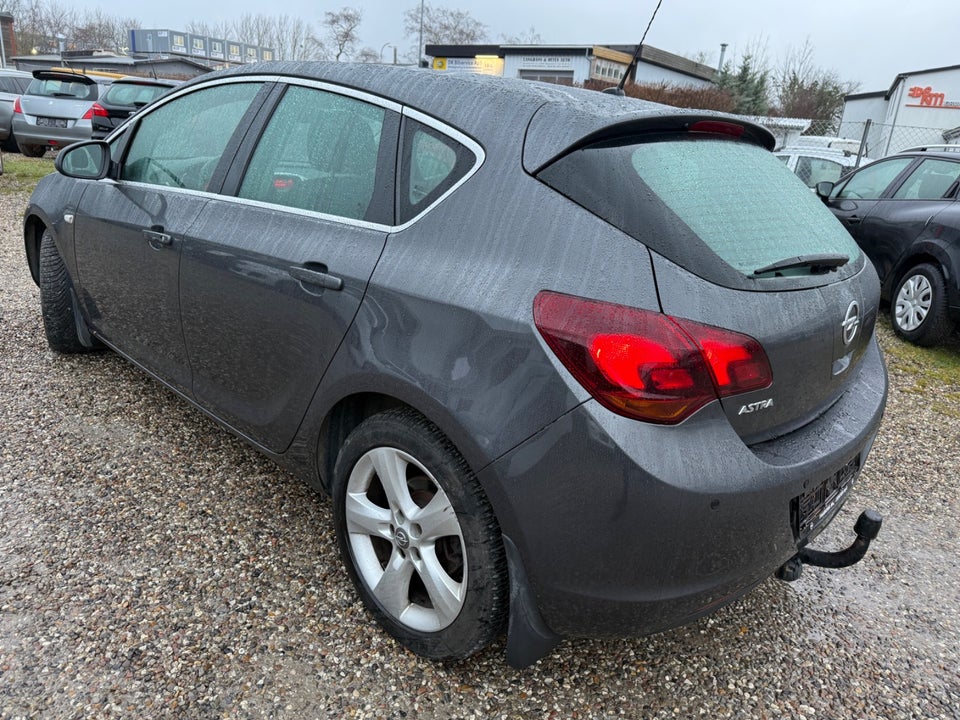 Opel Astra 1,6 Sport aut. 5d