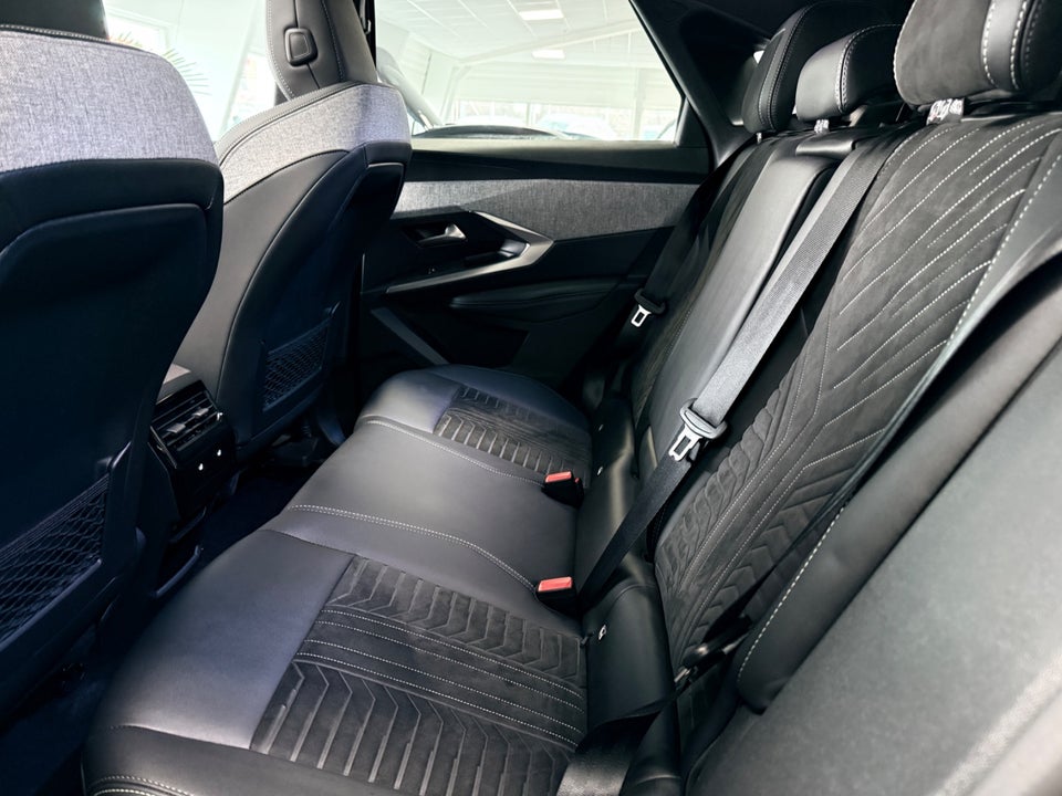 Peugeot e-3008 77 GT Pack 5d