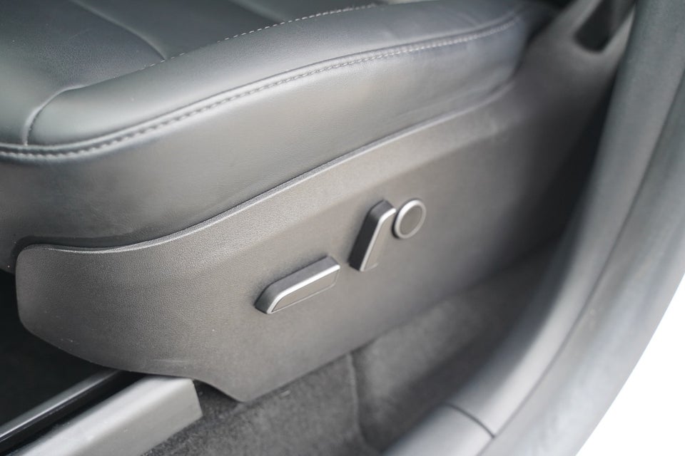 Tesla Model Y Long Range AWD 5d