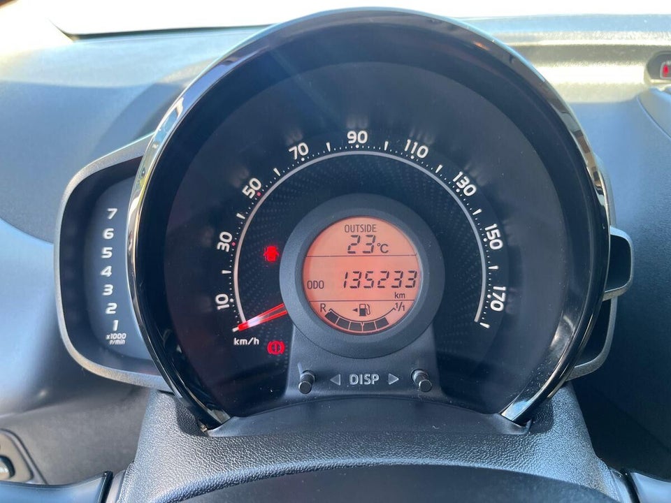 Toyota Aygo 1,0 VVT-i x-plore 5d