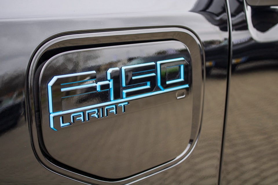 Ford F-150 131 Lightning Lariat Extended Range 4d